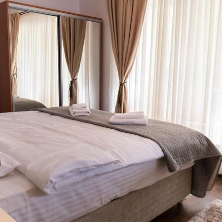 Nature Apartment - Minutes Away From The Old Town And Afi Mall براشوف المظهر الخارجي الصورة