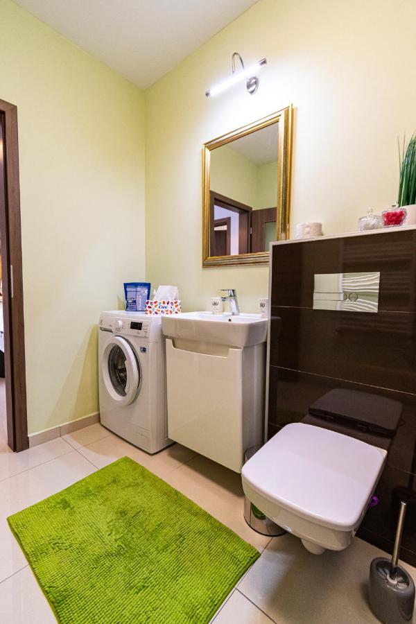 Nature Apartment - Minutes Away From The Old Town And Afi Mall براشوف المظهر الخارجي الصورة
