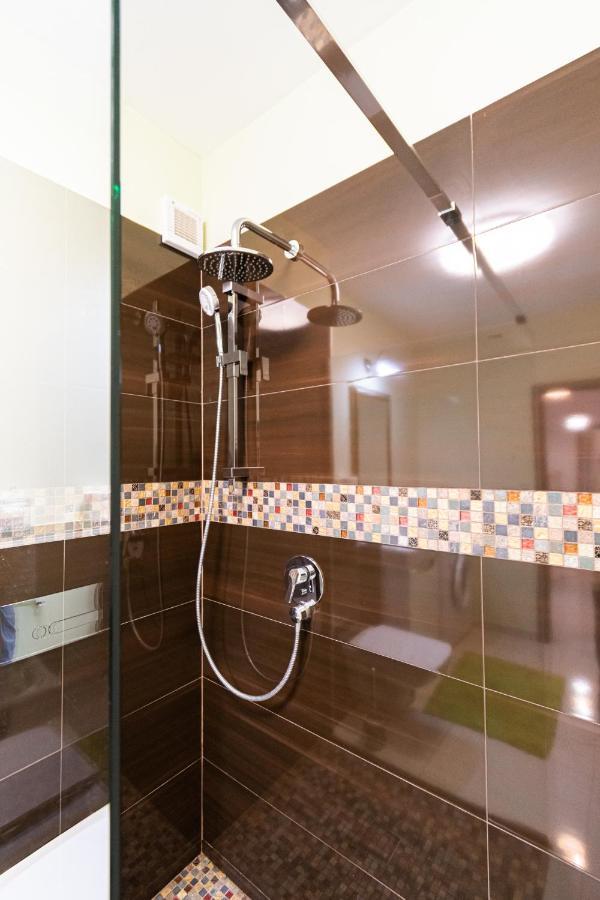 Nature Apartment - Minutes Away From The Old Town And Afi Mall براشوف المظهر الخارجي الصورة