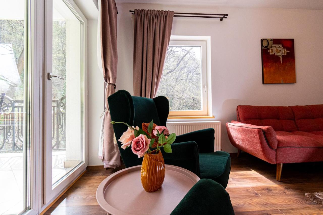 Nature Apartment - Minutes Away From The Old Town And Afi Mall براشوف المظهر الخارجي الصورة